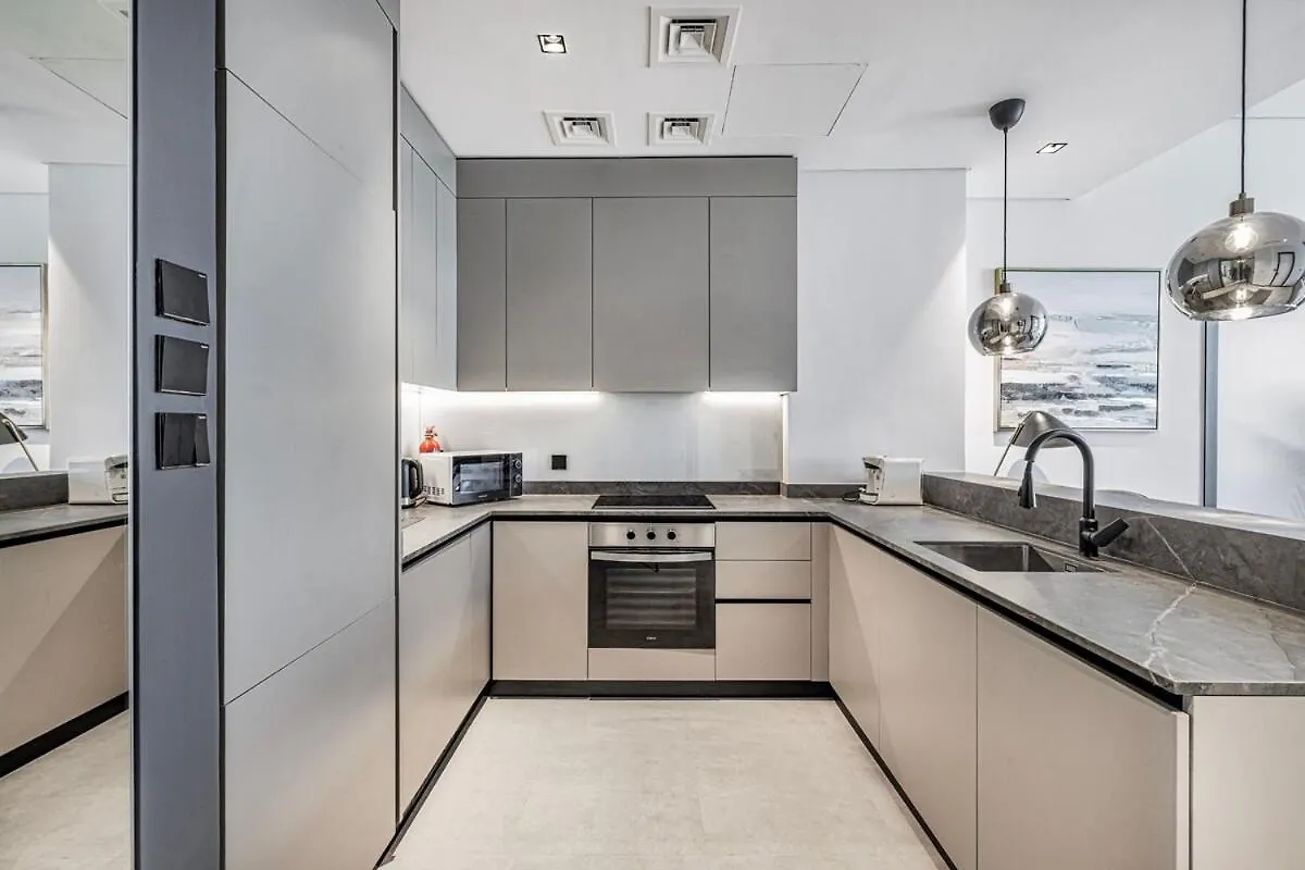 דירות דובאי Waves - Stunning 1Br With Huge Terrace & Scenic Views